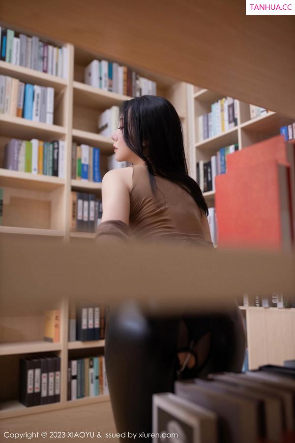 安然Maleah  [XiuRen]高清写真图 2023.07.25 No.7133 安然anran 图书馆场景第18张图片